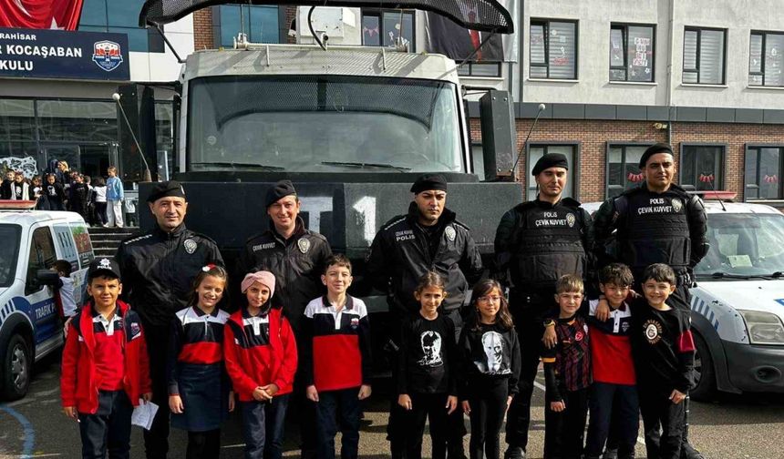 Minik kızın başkanlık vaadi protokol üyelerini harekete geçirdi