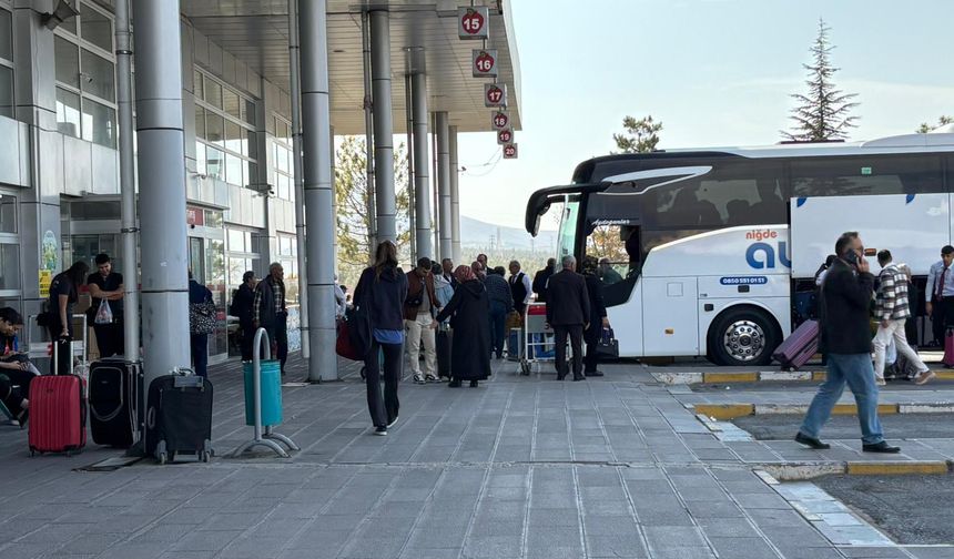Niğde Otogarı'nda tatil telaşı