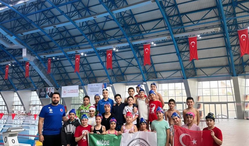 Cumhuriyet Bayramı yüzme müsabakaları niğde’de yapıldı