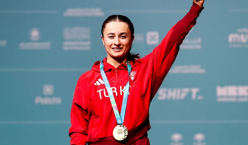 Niğdeli halterci Özkan, dünya şampiyonu