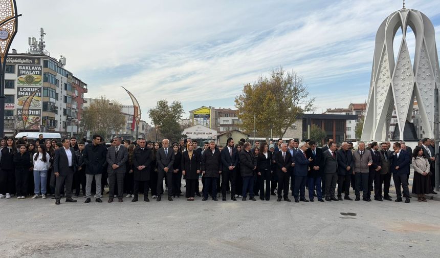 Niğde’de 24 Kasım Öğretmenler Günü çelenk töreni