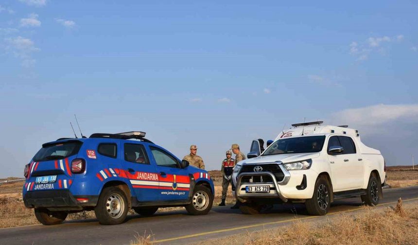 Yol kenarında silahla vurulmuş erkek ce *sedi bulundu