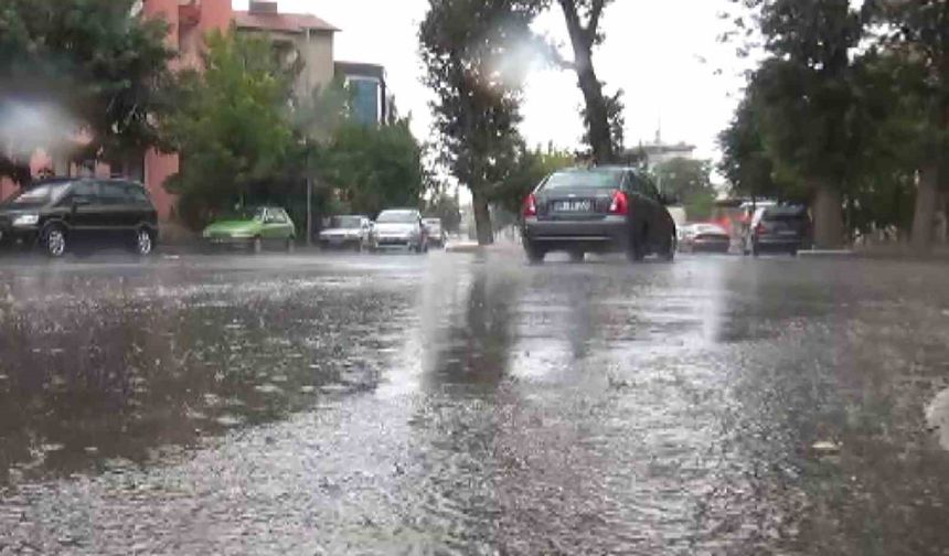 Aksaray'da yağmur etkili oluyor