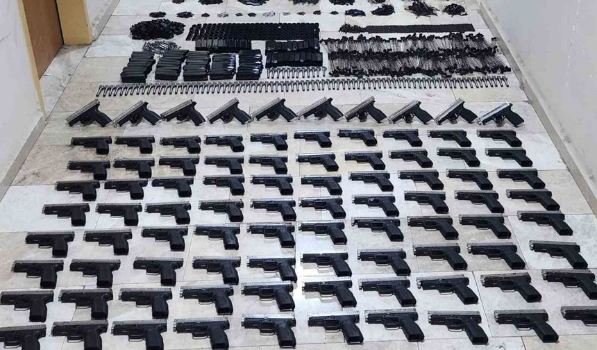 Bagajdan silah deposu gibi 90 adet ruhsatsız tabanca çıktı
