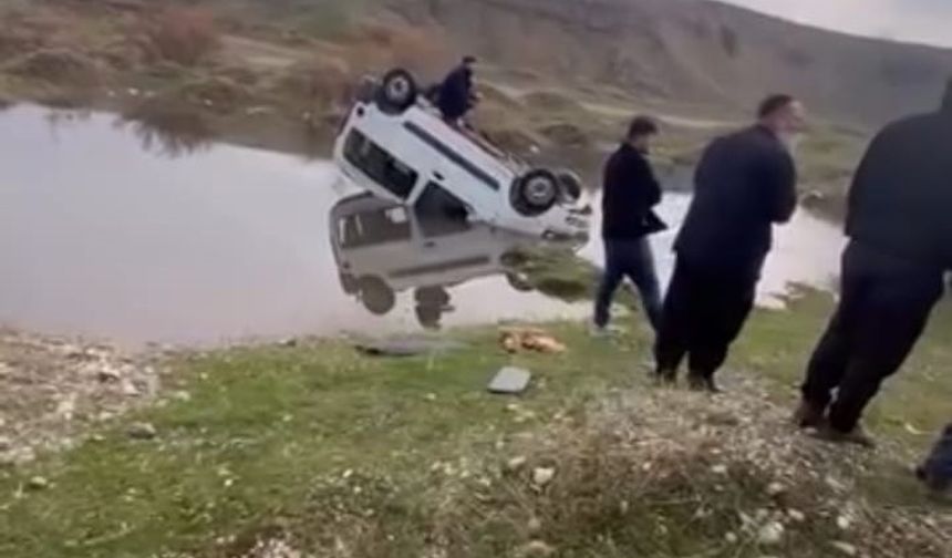 Hafif ticari araç yapay gölete uçtu, sürücü yaralandı