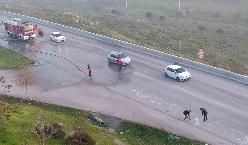 Düşen cam parçaları trafiği durdurdu