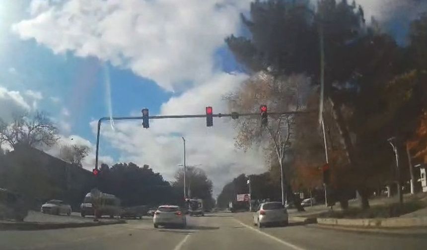 Hatalı şerit değiştirme kazaya neden oldu