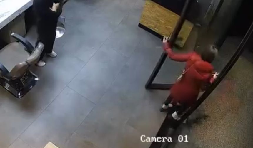 Kuaförde işlem yaptıran kadın 'kartımı arabada unuttum' bahanesiyle kaçtı