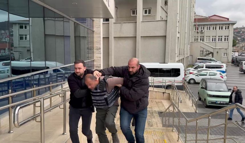 'Eşime neden baktın' diyen adamı bıçaklayarak öld*ürdü