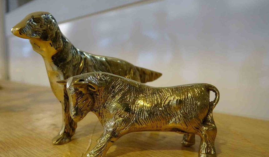 Eşinden öğrendi, dökümü sanat eserine dönüştürüyor