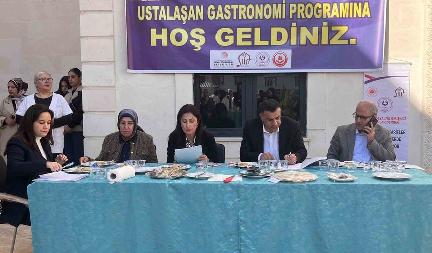 Genç kursiyerler yöresel yemeklerle hünerlerini sergiledi