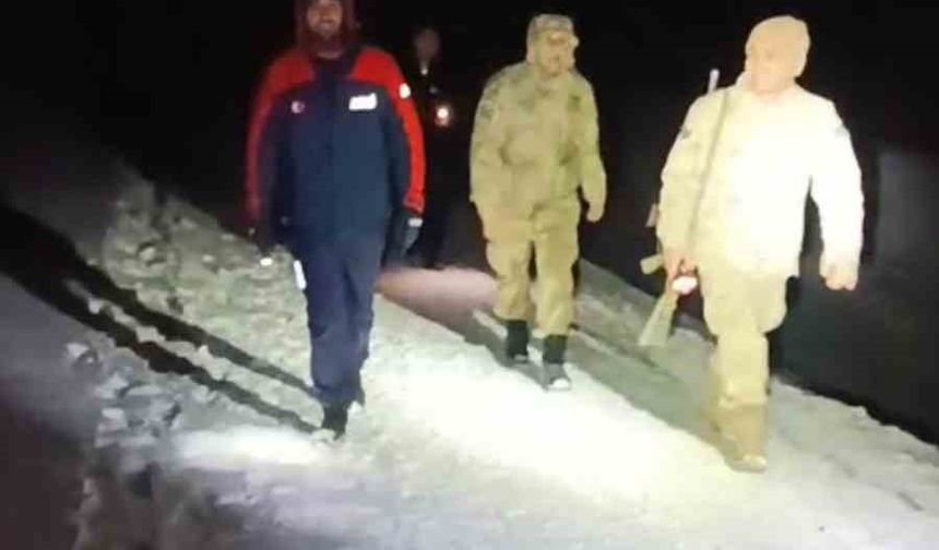 Kar nedeniyle mahsur kalan vatandaşlar kurtarıldı