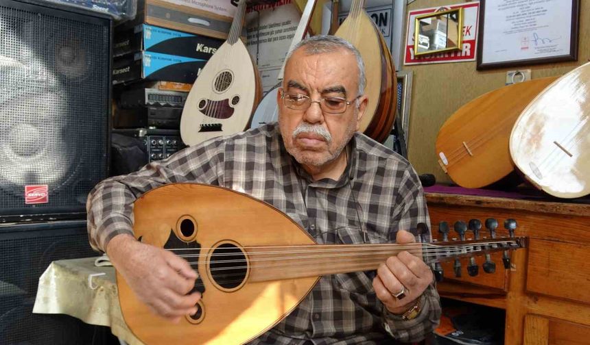 Hediye bağlama ile başlayan müzik tutkusu 61 yıldır sürüyor