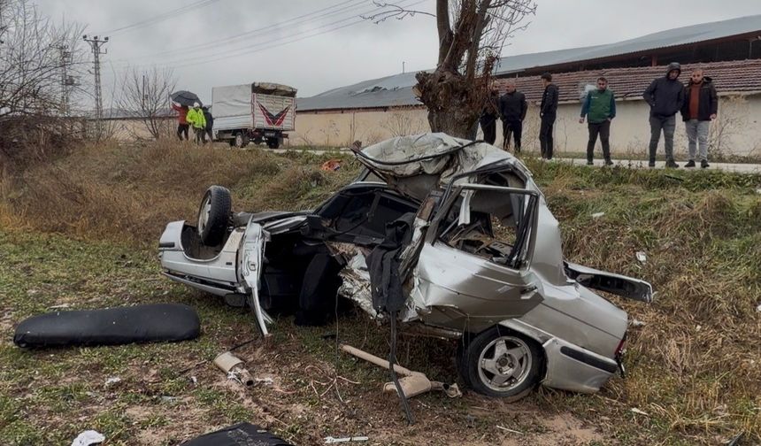Hurdaya dönen otomobil sürücüsü hastanede hayatını kaybetti