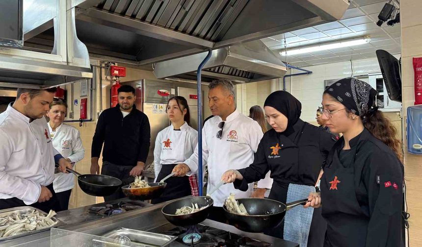 İstiridye mantarları gastronomi öğrencilerine tanıtıldı