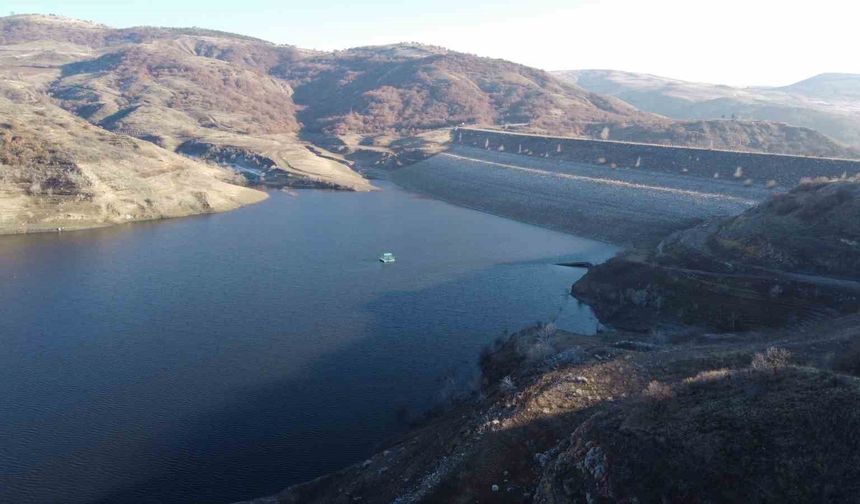 Barajdaki su seviyesi kuraklığı gözler önüne serdi