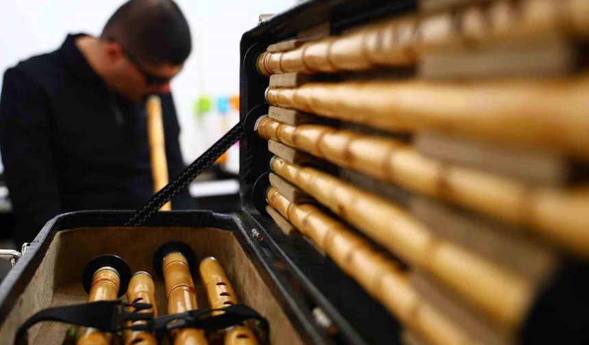 Görme engelli Mehmet dört enstrümanda ustalaştı