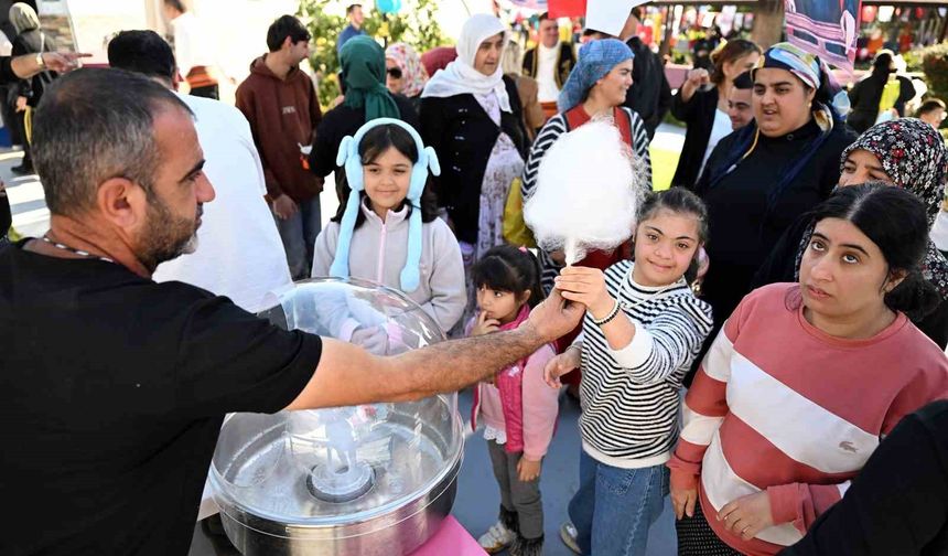 Özel gereksinimli bireyler renkli atölyelerde buluştu