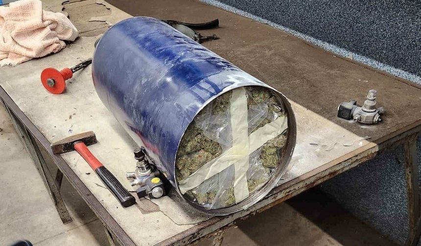 Oto gaz tüplerine gizlenen 70 kilo esrar yakalandı