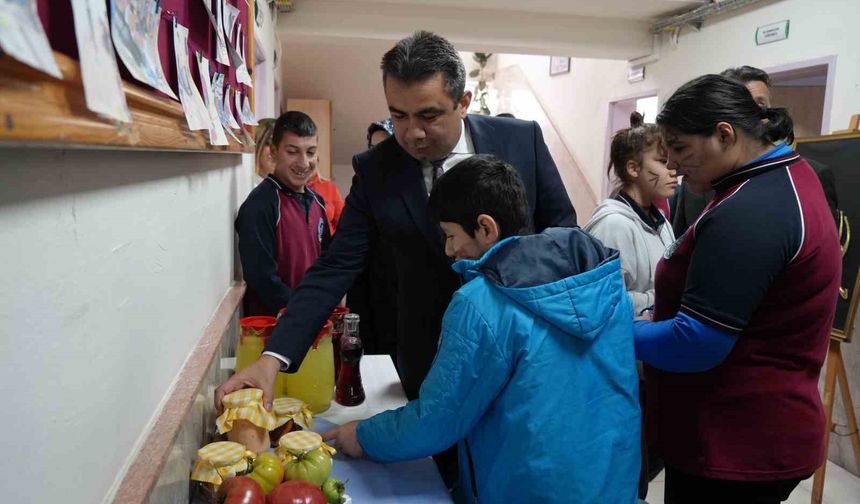 Özel ve engelli bireyler eserleriyle göz doldurdu