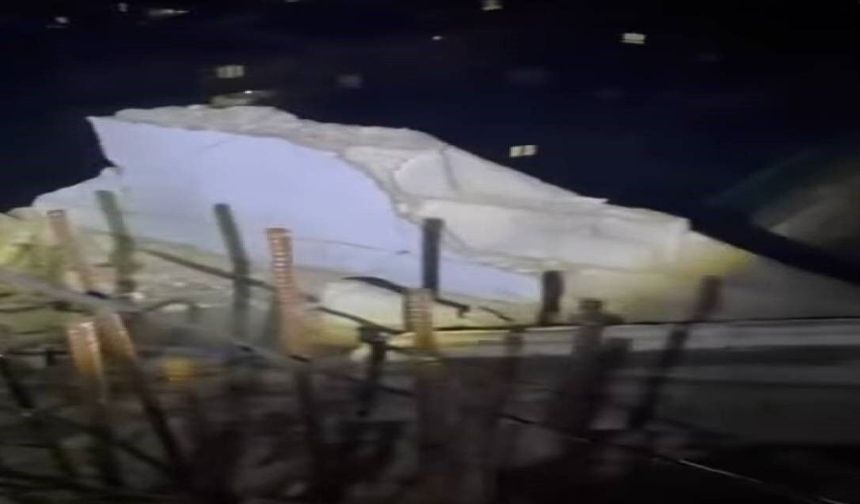 7 katlı apartmana yıldırım düştü