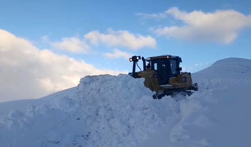 Kar esareti devam ediyor, ekipler eksi 20 derecede çalışıyor