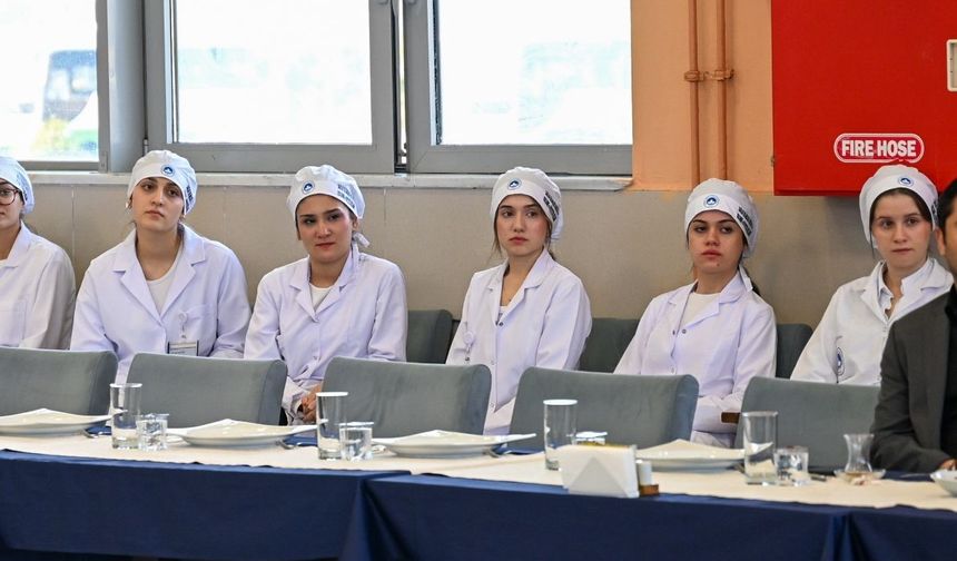 Üniversiteli aşçı adayları hünerlerini sergiledi