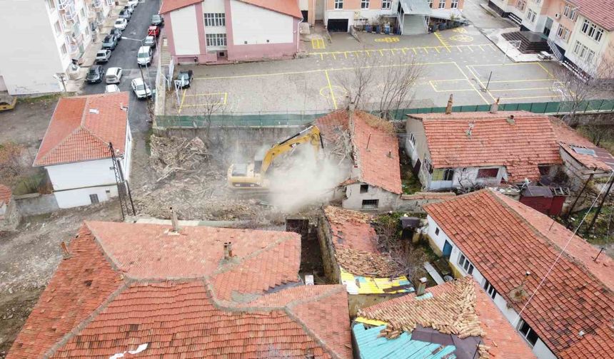 Yozgat'ta metruk binalar yıkılıyor, kentin çehresi değişiyor