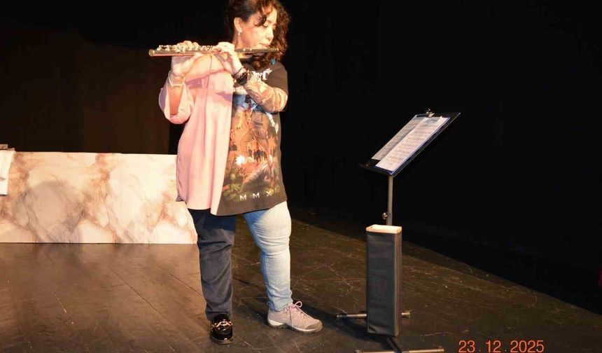 55 yaşında Biyologluğu bırakıp tiyatrocu oldu