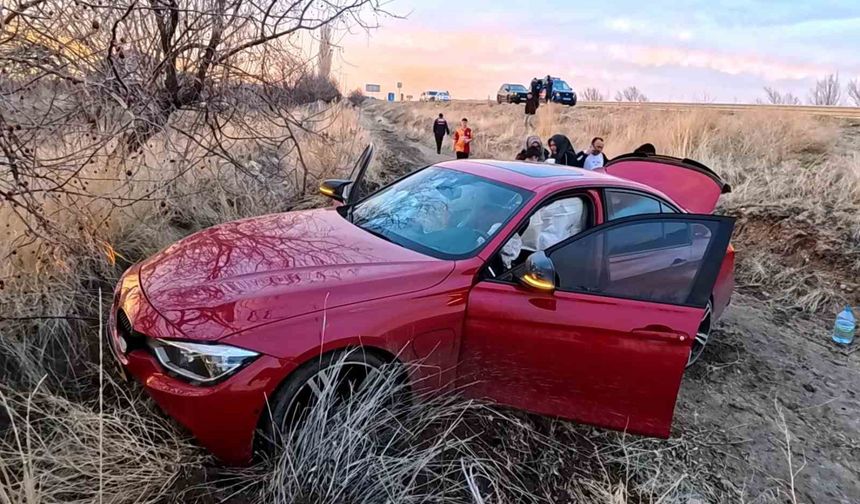 Aksaray'da otomobil şarampole düştü: 3 yaralı