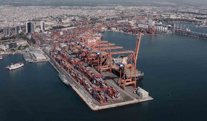 Bakan Uraloğlu: 'Aralık ayında 49,8 milyon ton yük elleçlendi'