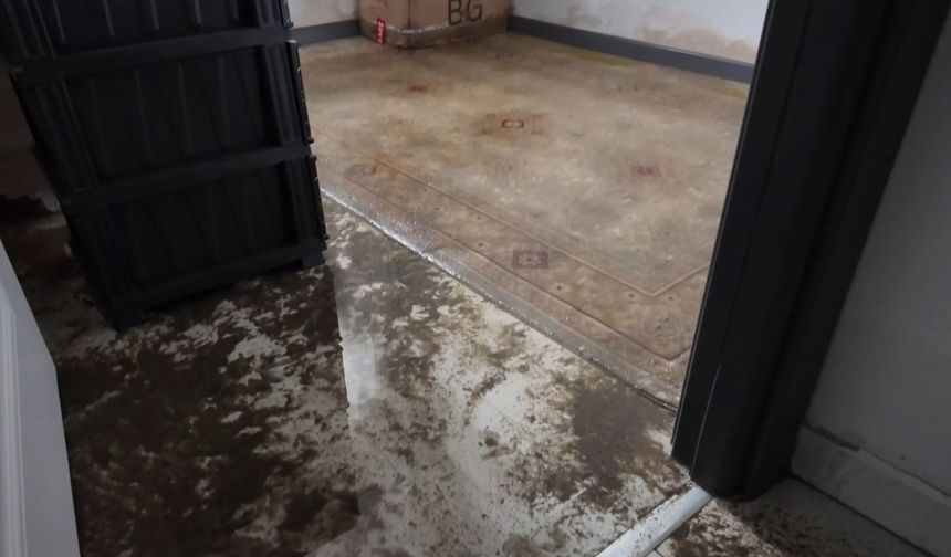 2 daireyi su bastı: Bina boşaltıldı