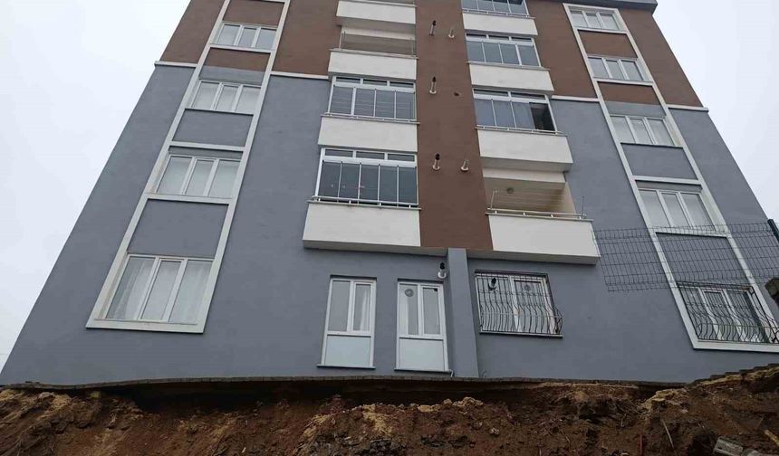 Ev sahibi, duvar çökmesini 'deprem' zannetmiş