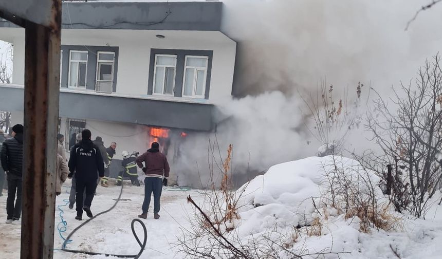 Evde çıkan yangın korkuttu
