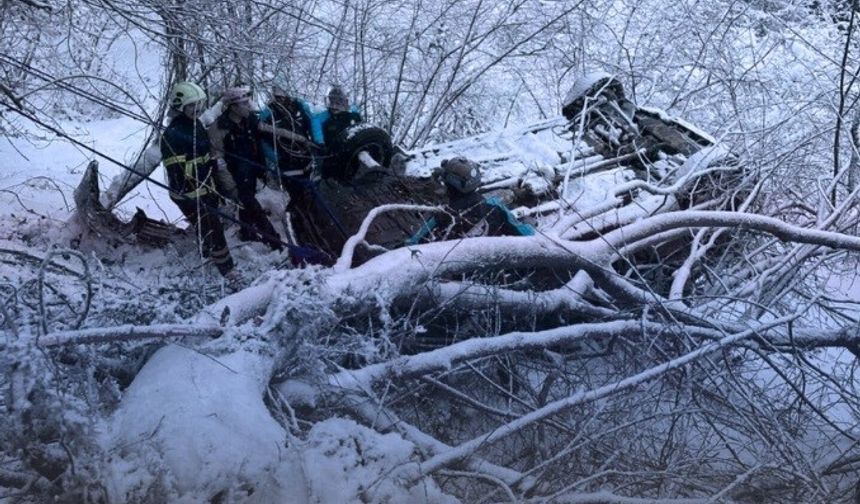 Otomobil fındık bahçesine yuvarlandı: 6 Yaralı