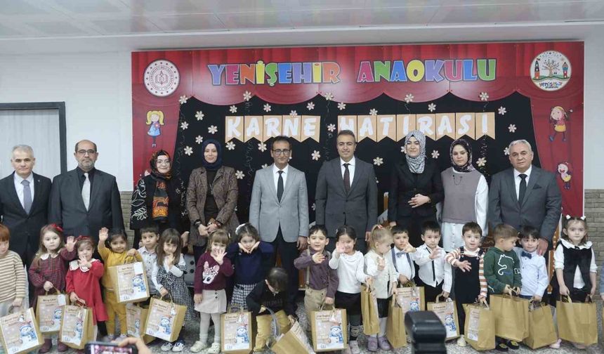 49 bin 103 öğrenci karne heyecanı yaşadı