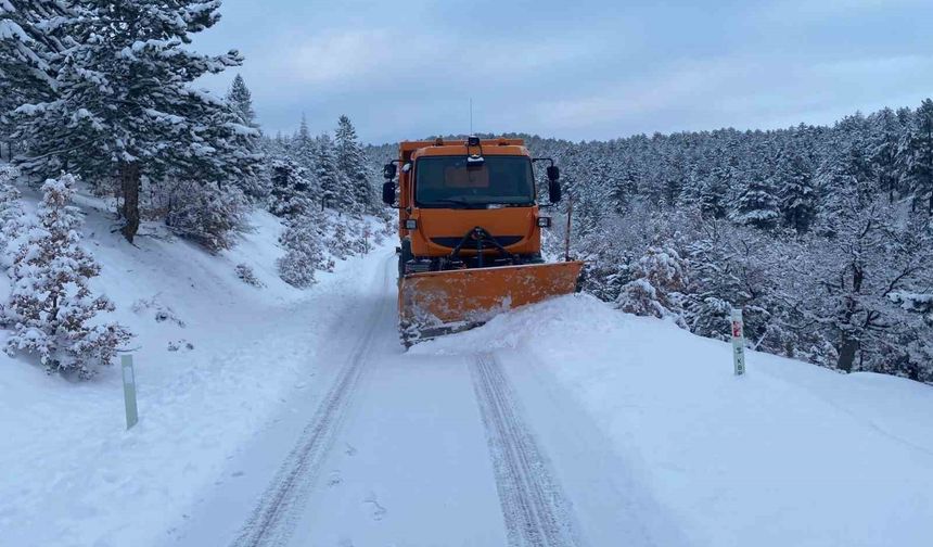 Konya Büyükşehir 31 ilçede 790 araçla kar mesaisinde