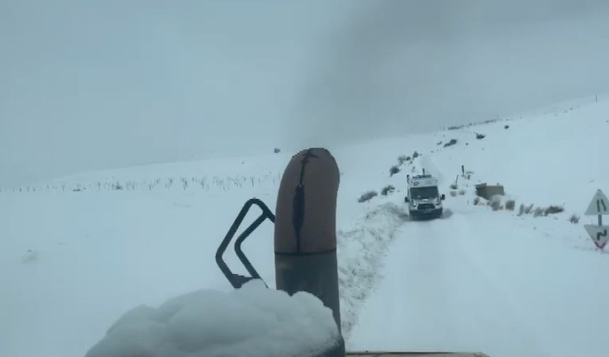 Köyde mahsur kalan hasta için ekipler seferber oldu