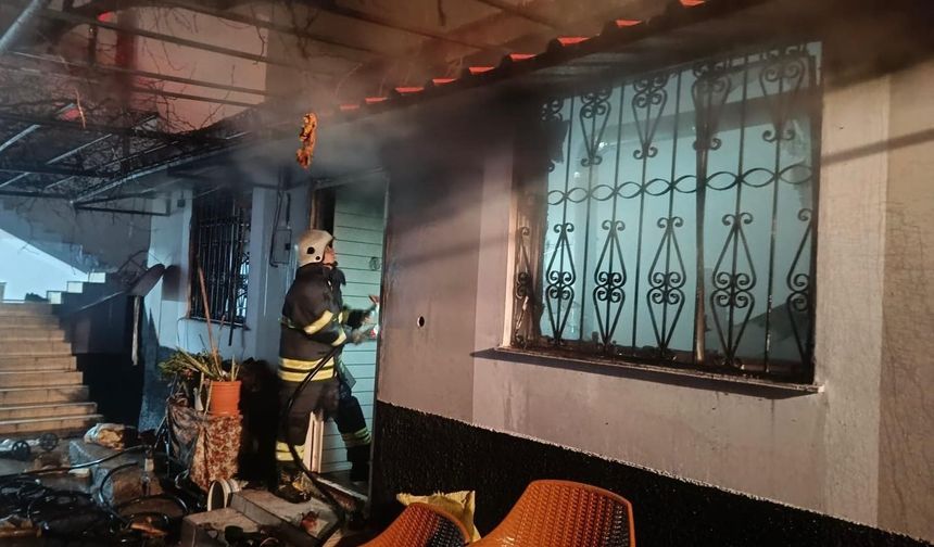 Müstakil evde çıkan yangın ekipler tarafından söndürüldü