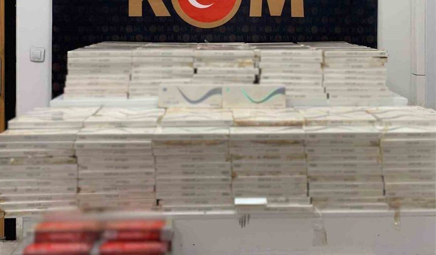 Tırlarda 7 bin paket kaçak sigara ele geçirildi