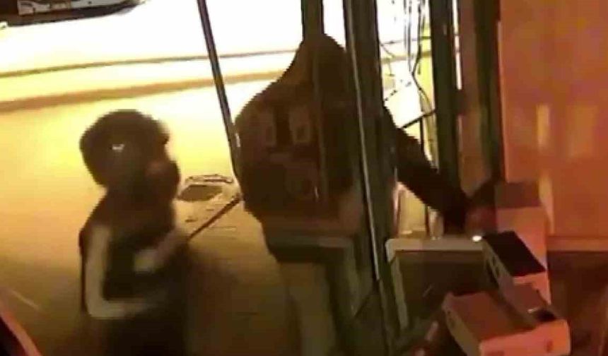 Parke taşıyla camları kırıp hırsızlık yaptılar