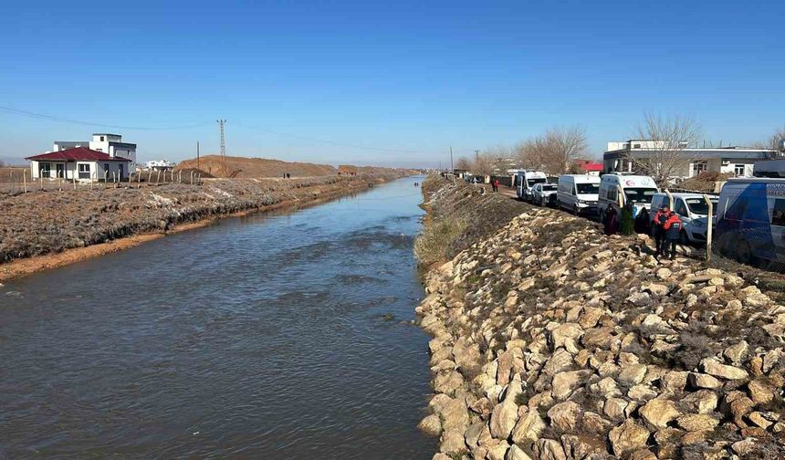 Sulama kanalında kaybolan sürücü aranıyor
