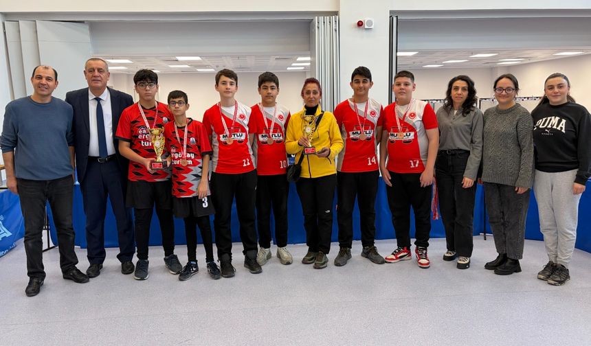 Niğde’de Yıldız Erkekler Masa Tenisi Müsabakaları tamamlandı