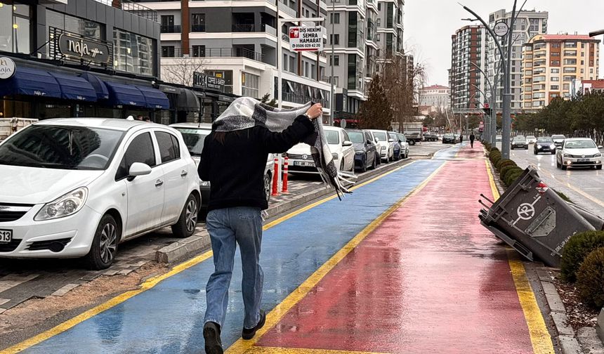 Niğde’de fırtınanın ardından yağmur başladı