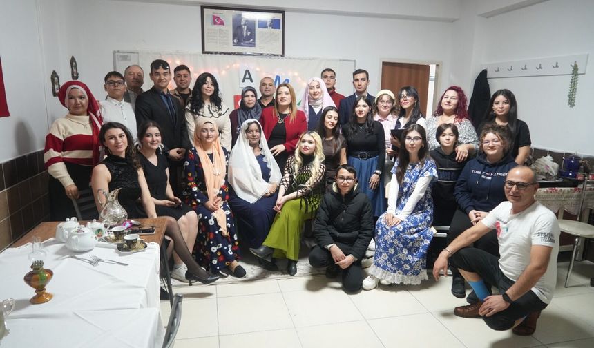 Niğde'deki drama kursu, katılımcılarına özgüven kazandırıyor