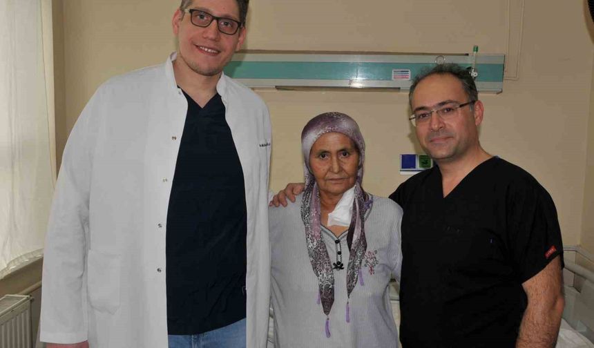 Hastaya cerrahi operasyonla yeni yemek borusu yapıldı