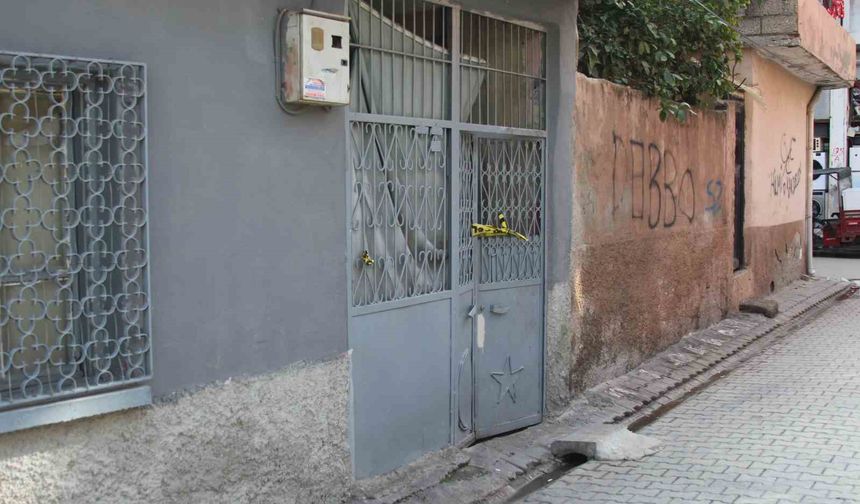 3 çocuk annesi eşini bıçaklayarak öldü *rdü, başında ağlayıp teslim oldu