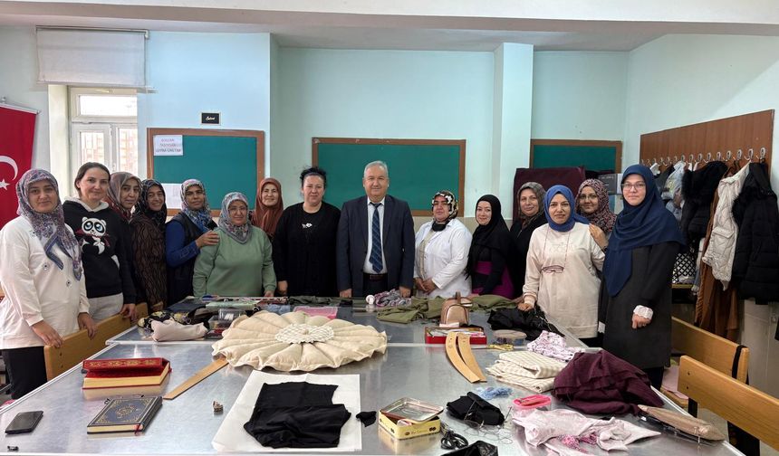 Kanuni Sultan Süleyman Ortaokulu’nda giyim üretim kursu sürüyor
