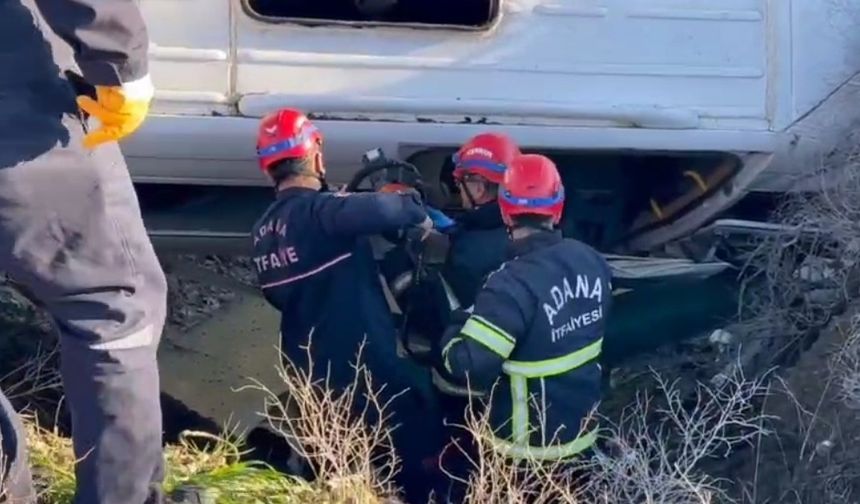 Öğrenci servisi şarampole devrildi: 2'si ağır 9 yaralı