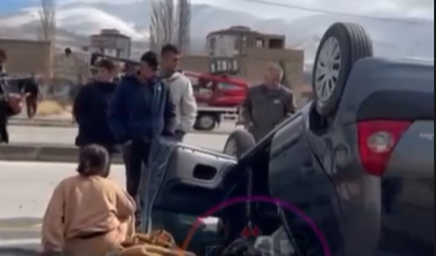 Otomobil ters döndü, sürücü hafif yaralandı